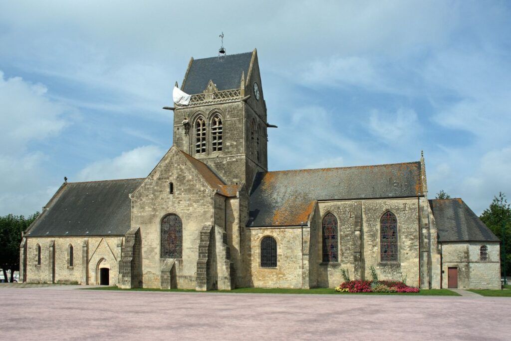 La chiesa del paracadutista a Sainte-Mère-Église